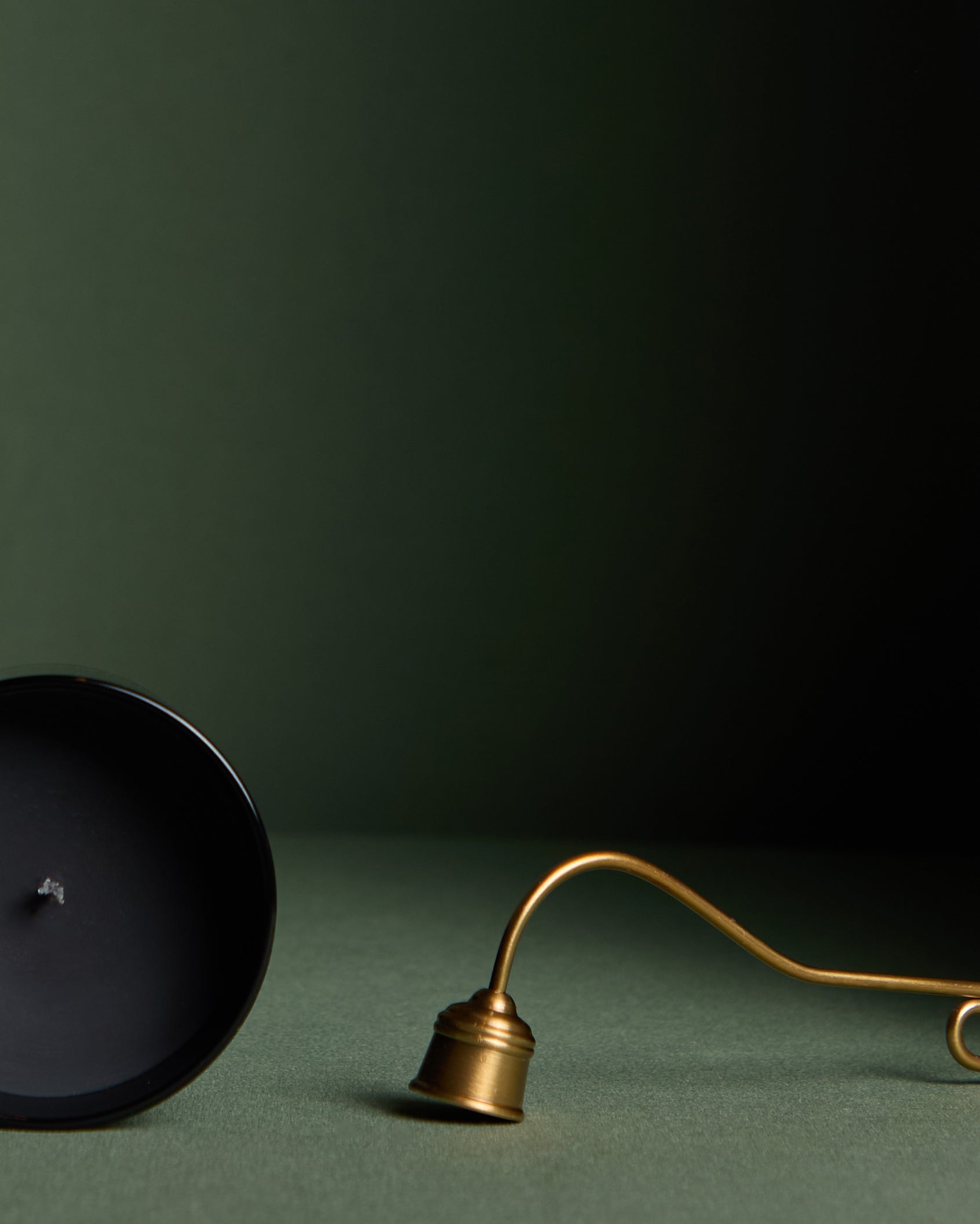 Fresh Tobacco Luxury Hand Poured Soy Wax Candle
Luxury hand poured soy wax candle in a black glass jar with black wax, wooden lid and fabric wick, finished with holographic silver label
